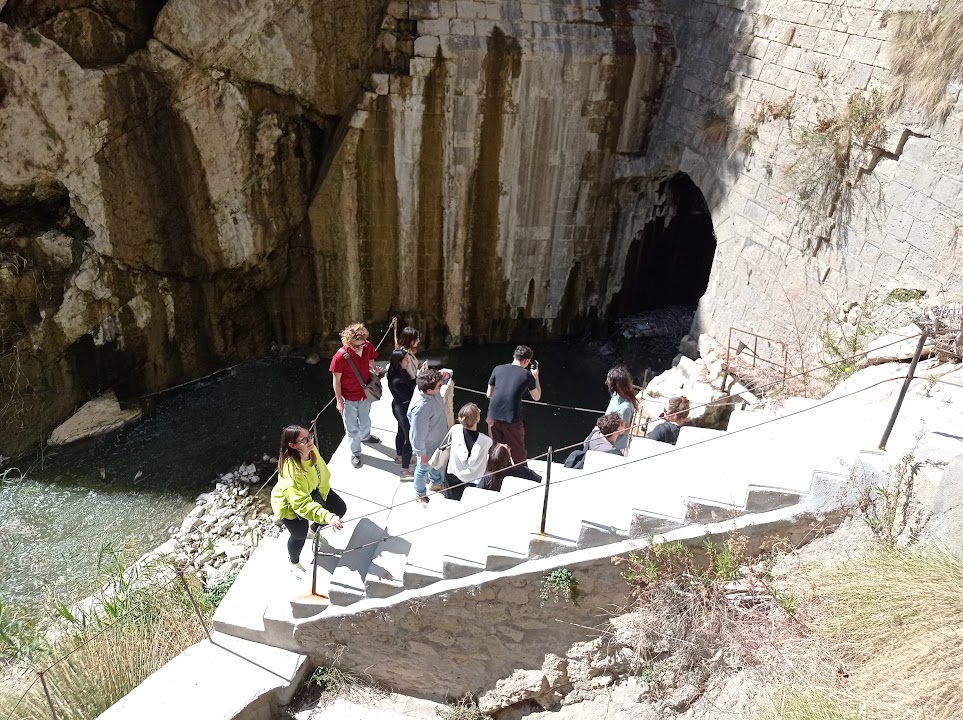 Visita a la pared del Pantano de Tibi